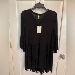 Elan dress, XS, black, NWT, viscose, tiered skirt, 3/4 flared sleeves, pockets